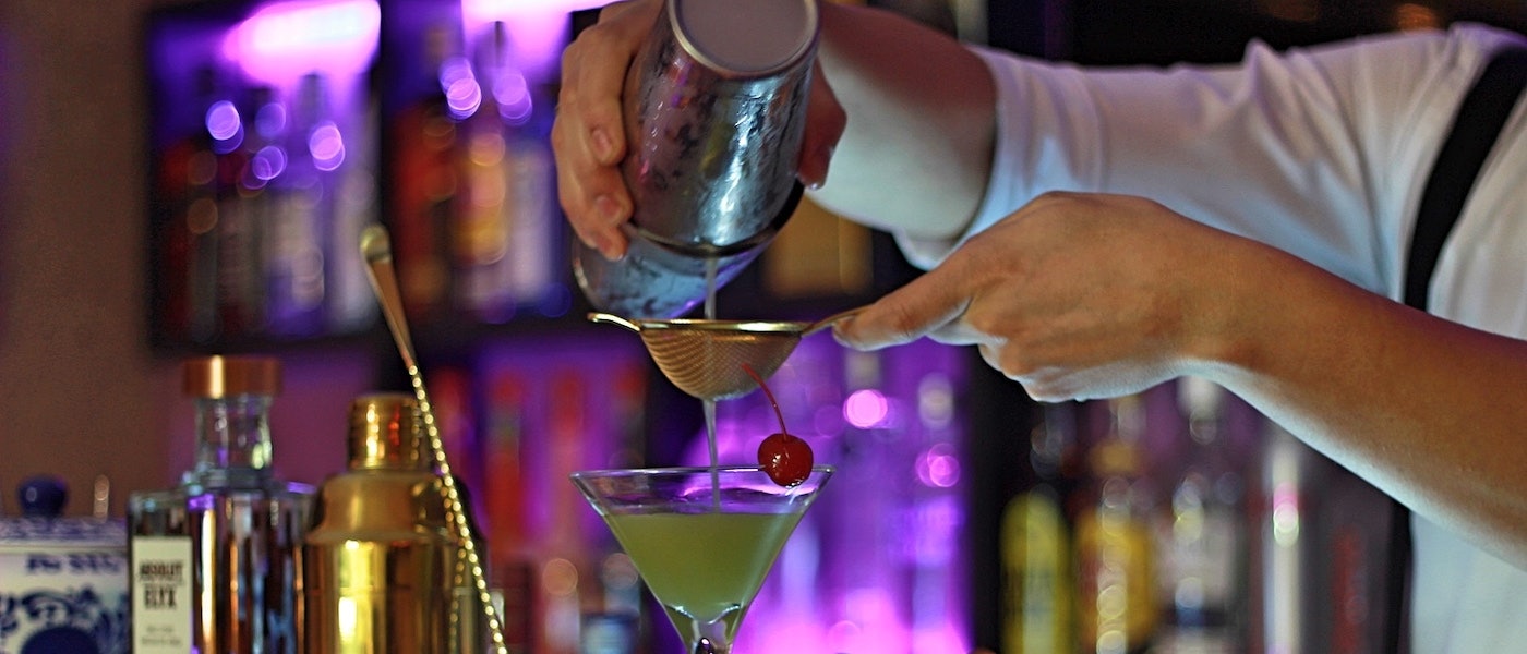 Prepare Drinks Famosos em Casa com 9 Bebidas Indicadas por Barman