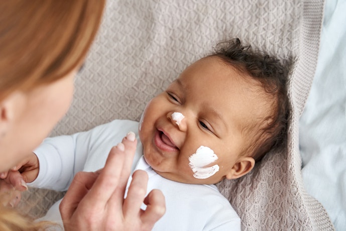 Óleo, Creme ou Loção Hidratante para Bebê? Verifique a Textura do Hidratante Antes da Compra