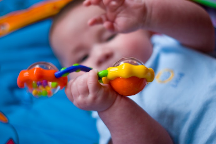 Para Bebês com Menos de 6 Meses: Desenvolvendo os Sentidos
