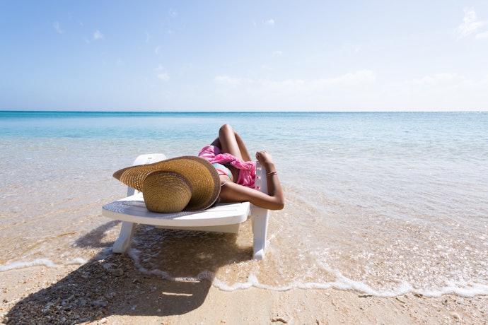 Cadeiras de Praia Reclináveis e Espreguiçadeiras: Confortáveis e Ideais para Se Bronzear
