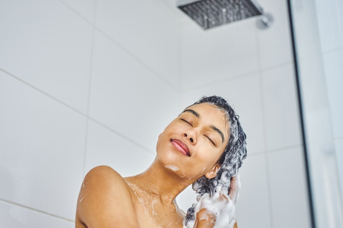 Procure por Shampoos que Também Tenham Ingredientes Hidratantes ou Reconstrutores
