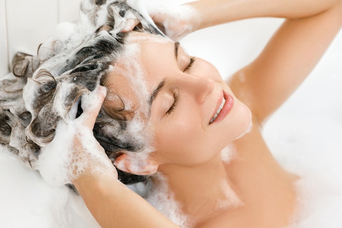 Para Limpeza Intensa: Utilize Shampoo Redutor de Volume com Sulfato