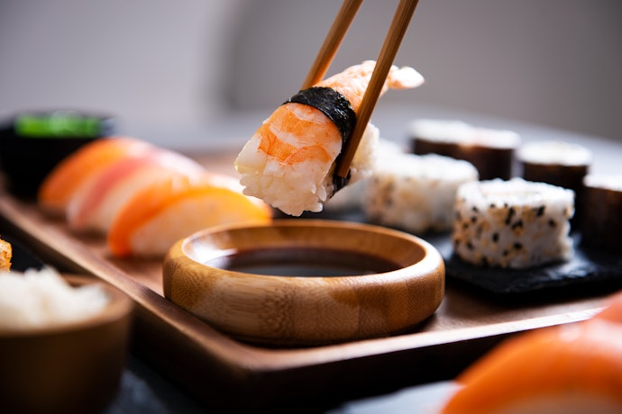 Confira o que NÃO Fazer ao Comer com Hashi Seguindo os Bons Modos Orientais